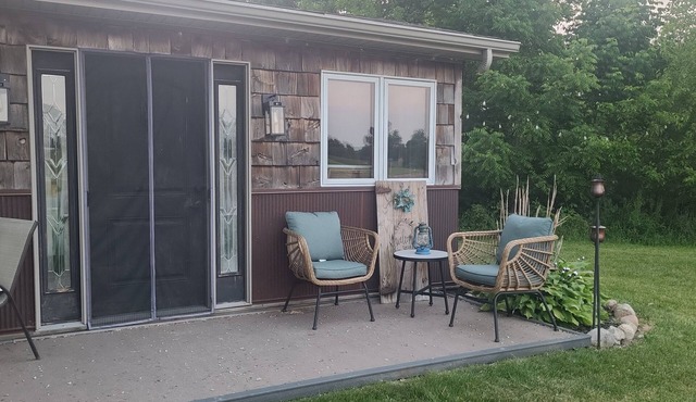 Perfect 1bedroom offgrid cabin on 10private acres in a peaceful country setting