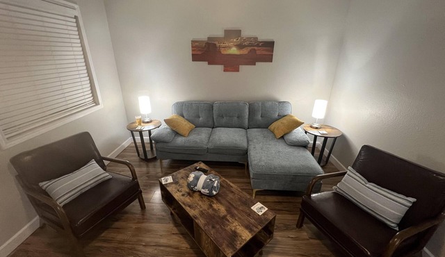 Pet Friendly! 1st Floor! Walking Distance to Shopping & Dining in Clovis