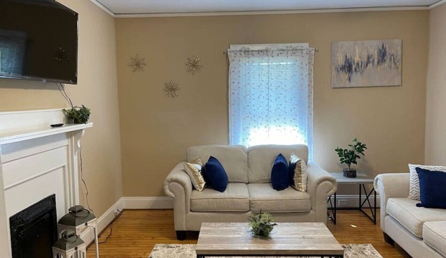 Pet-Friendly 3BR | Near Motor Speedway | King Bed