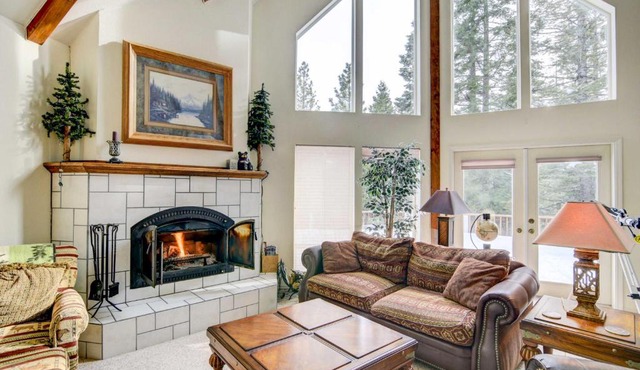 Pet-Friendly California Cabin w/Beach Access in Chester
