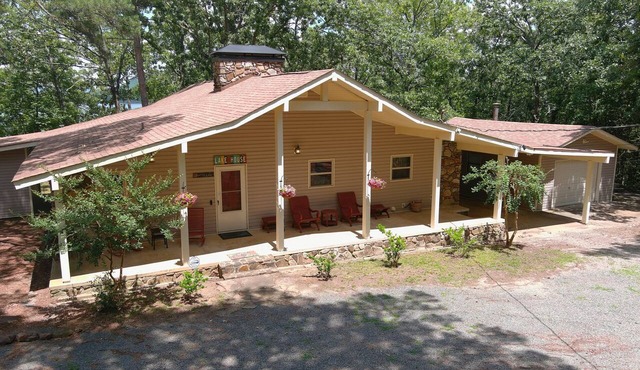 Pet-Friendly Lakefront Getaway with Swim Cove in Higden
