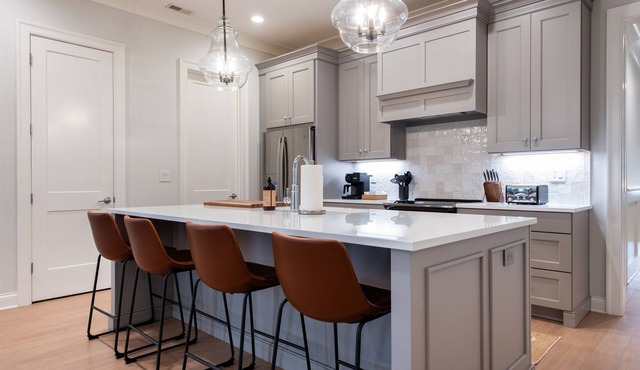 Pet-Friendly Manor on Bourbon Trail, Pools, Golf Local Dining, Fully Loaded