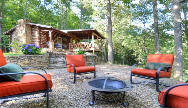 Pet Friendly! Rustic Ridge Retreat