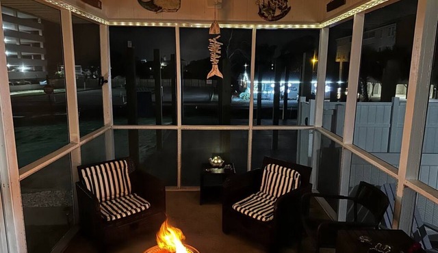 Pet-friendly bungalow w/firepit, steps from the beach, central location in NMB! in North Myrtle Beach