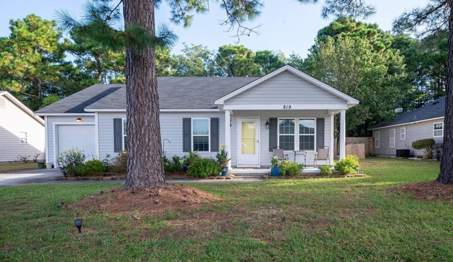 Pets Allowed 20 minutes from the beach