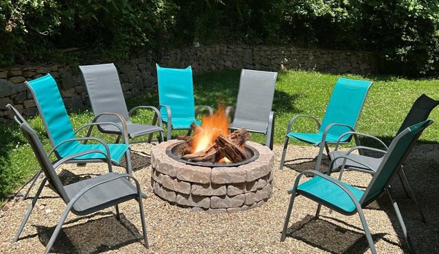 Pinners Cove: Hot Tub, Fire Pit, Prime Location