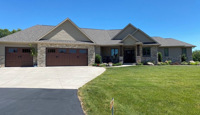 Plan for EAA ! Executive ranch, only 13 miles away in Neenah