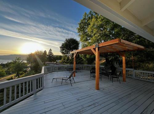 Point Lyle home in Mosier
