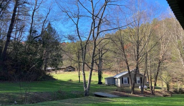 Pond, creeks, paddleboat and 10 minutes to parkway