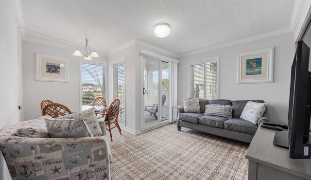 Poolside Escape w/Bonus Room at Sands Beach near North Myrtle Beach