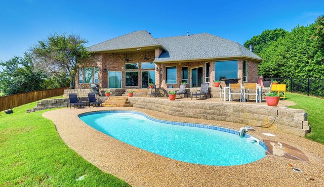 Poolside Fun! Private Lakefront Little Elm Escape in Little Elm