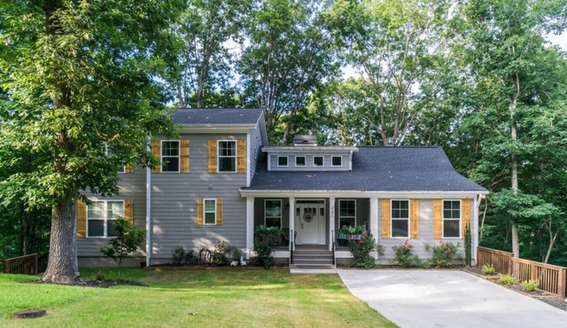 Porchside Retreat- 9 mins from Dahlonega