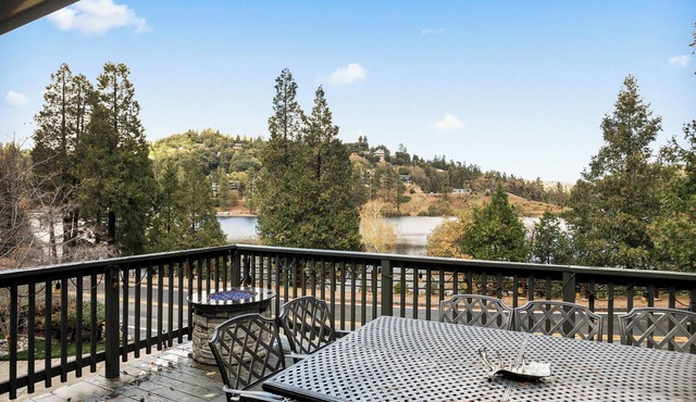 PREMIER 4BR LAKEFRONT HOME + BEST VIEWS + GENERATOR + EASY ACCESS TO LAKE in Crestline