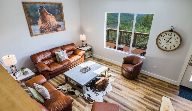 PRIME dates available! Super Low Pricing-Luxury Mountain Home - Sleeps 14,