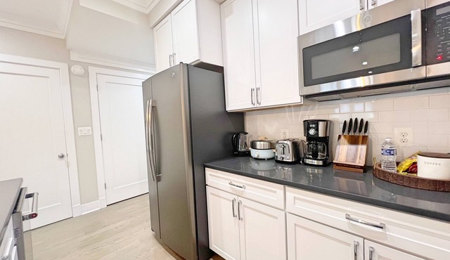 Private 2BR Suite in Georgetown - Free Parking, Walk to Campus & M St