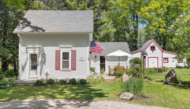 Private Acre Cabin Near Beach - Cross Village in Harbor Springs