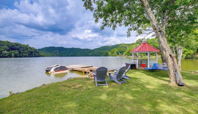 Private Beach! Home w/2 Guest Cabins in Hiwassee