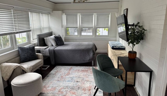 Private Downtown Kitchener Studio | Parking, Kitchenette, Wi-Fi in Kitchener