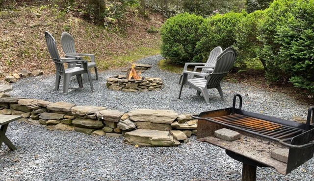 Private fire pit, creek: Bryson city