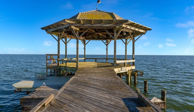 Private Pier, Pond, Fire Pit & Al Fresco Dining Area | Waterfront | Bay House