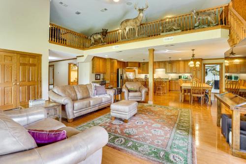 Private Pond & Lake! 220-Acre Retreat in Smithland