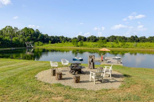 Private Ponds & Trails: Hillsboro Nature Retreat!