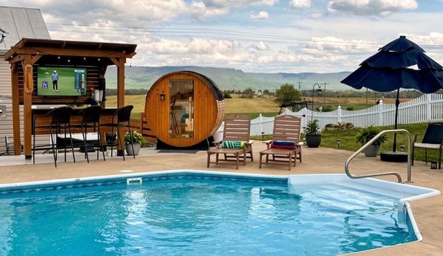 Private Pool HotTub Sauna Wineries Hikes