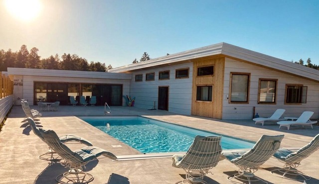 Private Pool Paradise - MCM Luxury Black Hills in Nemo