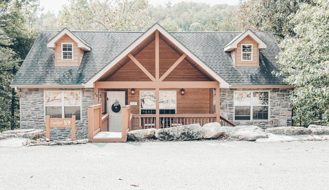 Private Secluded Cabin, Across from Silver Dollar