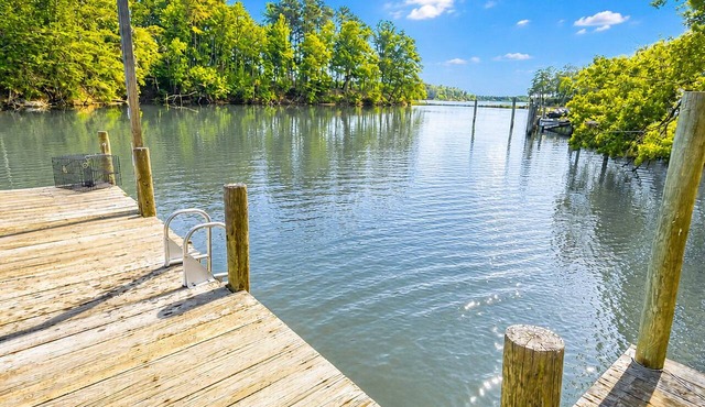 Private Waterfront Retreat w/Pier, Kayaks, Game Room & 4 miles from Kilmarnock!
