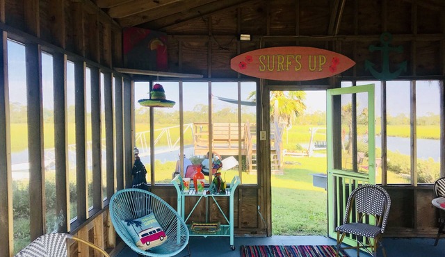 Private Waterfront Family Complex with Dock, Walk to Beach. Angler's Dream. in Tybee Island