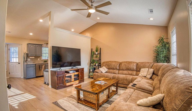 Private Winston Oasis, 4 miles from Baptist Hospital!