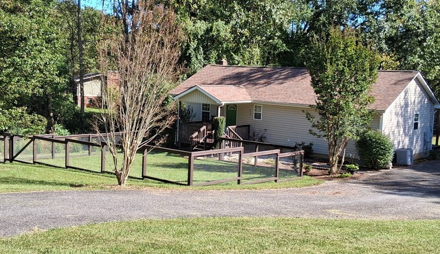 Prvt quiet home Best Location WNC AgCntr,Arprt,DT AVL,waterfalls,hiking & more