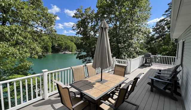Pura Vida: Updated Norris Lakefront Home with Private Covered Dock