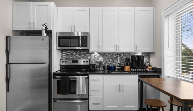 Quaint 2BD Condo+ City living flat+Private Parking