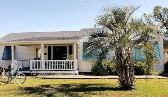 Quaint renovated 40's Beaufort Cottage on Ann St - Dog Friendly!