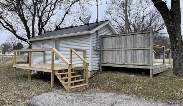 Quaint, tiny home in the small town of Bainbridge. Newly remodeled.
