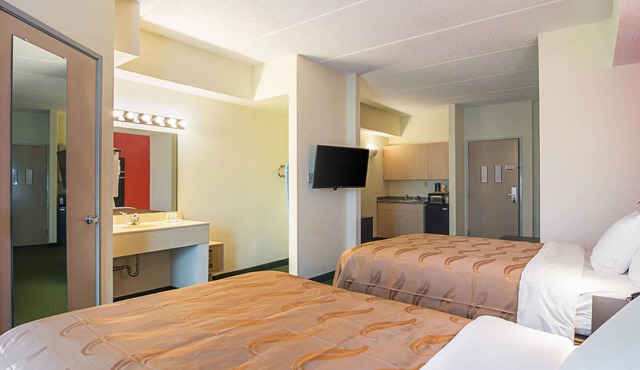 Quality Suites Atlanta Airport East