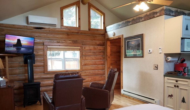 Quiet 1BR Cabin : Easy Access in Enterprise