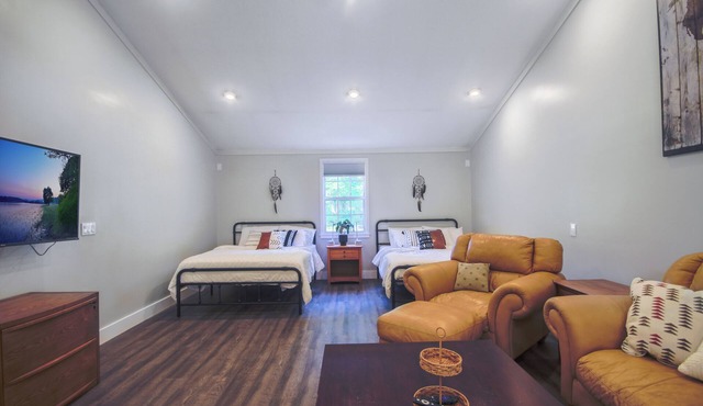 Quiet & Clean Studio Suite with Safe & Peaceful Country Vibe! - Pet Friendly