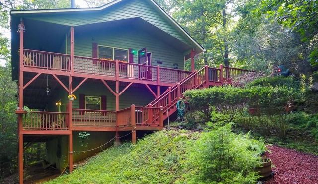 Quiet Murphy Hideaway w/Decks & Outdoor Fireplace