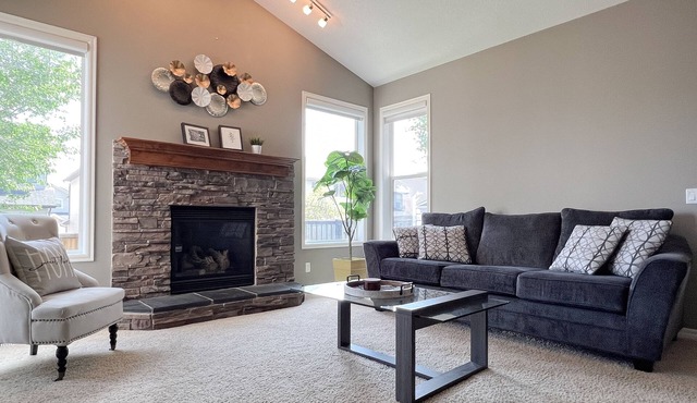 Quiet & Secure 3BR Entire Home Sweet Home/Office in Calgary
