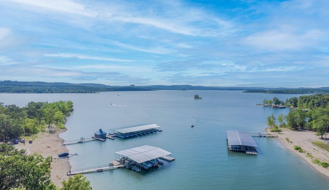 Quiet Waterfront Cove Cabin on Table Rock Lake - Indian Point (C16)