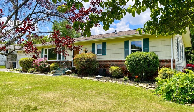 Redbud Retreat*Pets welcome*FENCED yard*close to downtown*