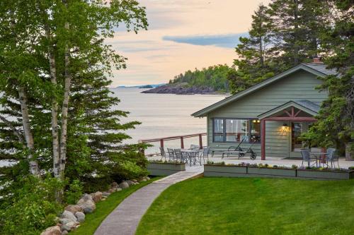 'Reflections' Cabin on Lake Superior - Near Lutsen in Schroeder