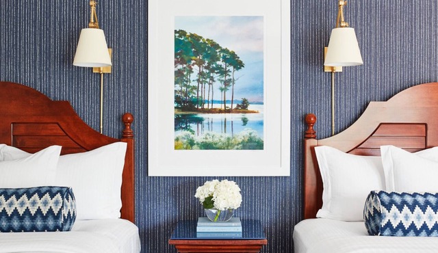 Relax in a Balcony Room w/Water View – Ideal for Family Retreats |Seasonal Pool