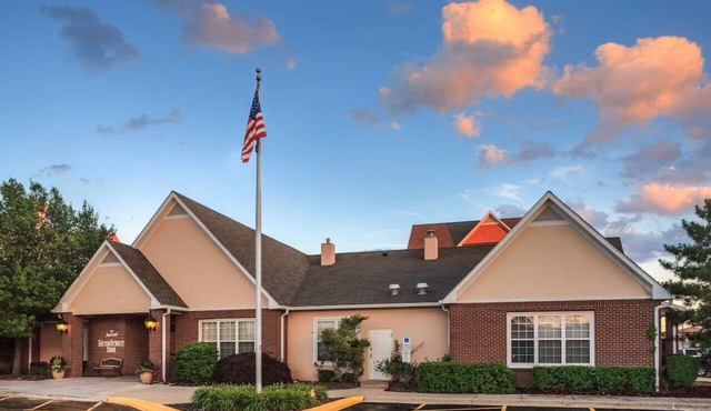 Relaxing 1BR Suite w/Living Area | Outdoor Pool Access and Free Breakfast