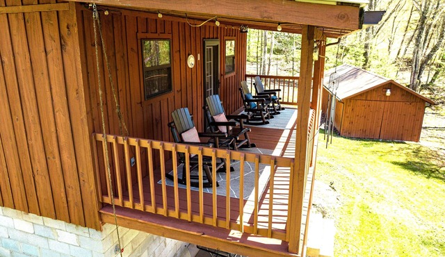 Relaxing cabin surrounded by woods. Near RRG/Cave Run/DBNF. Dog friendly!
