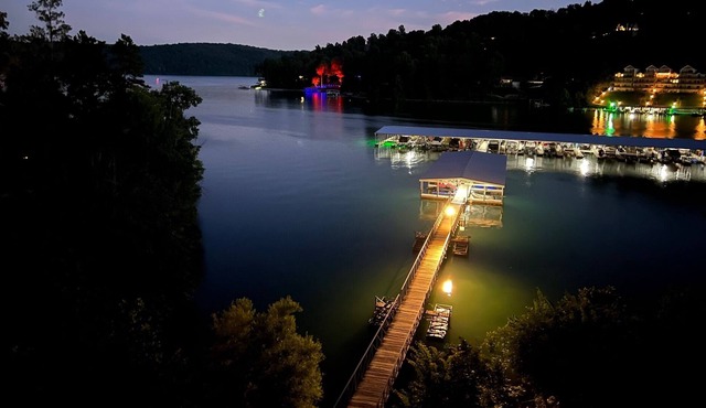 Relaxing Getaway; Norris Lakefront Home in Private Deerfield Resort