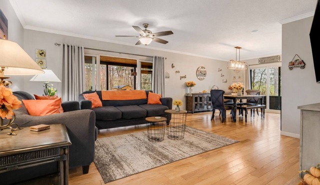 Relaxing Retreat w/Hot Tub & Game Room Near DT
